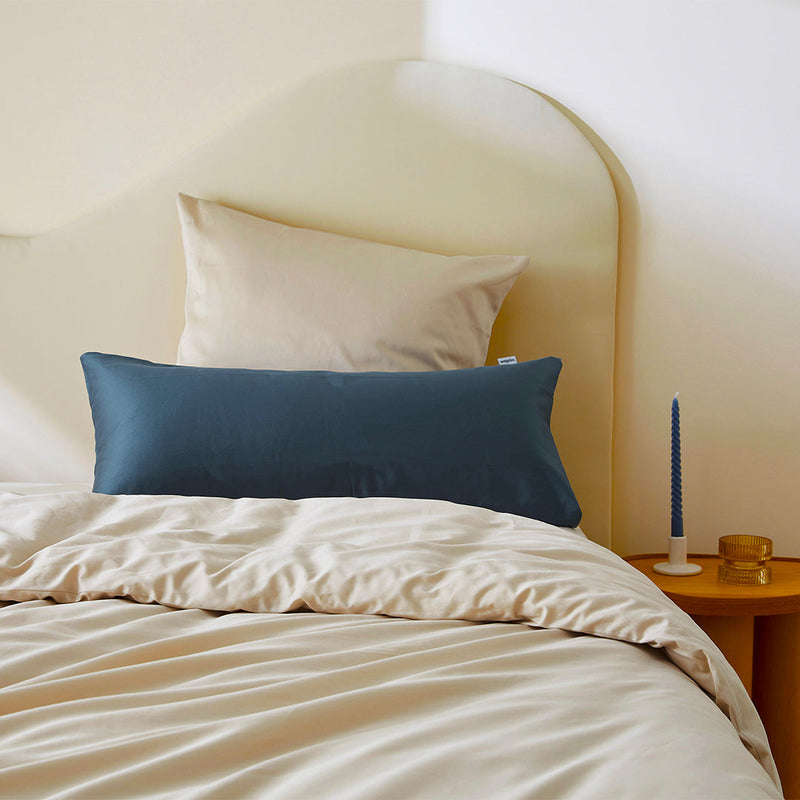 La taie de traversin wonderpilo en satin de coton bio - Bleu ardoise