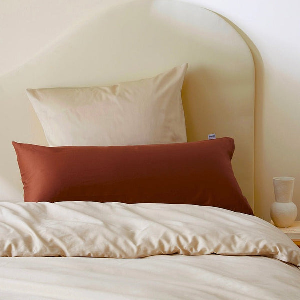 La taie de traversin wonderpilo en satin de coton bio - Terracotta