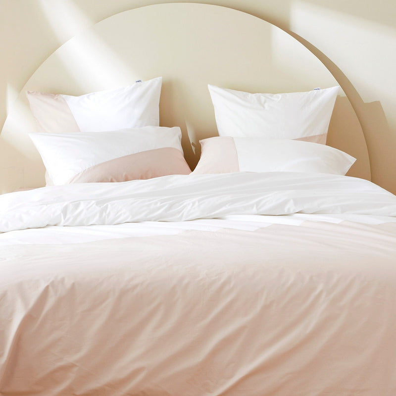 La housse de couette en percale de coton bio - Diagonale (rose poudré et blanc)